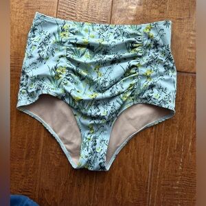 Kortni Jean Ruched bottom small- like new